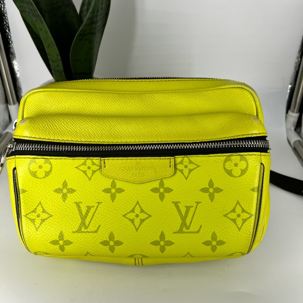 💯Authentic Preloved Louis Vuitton bumbag